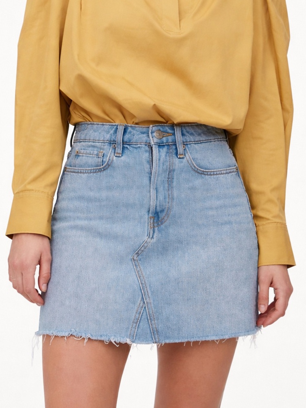 H&M Light Blue Denim High Rise Button Closure Frayed Hem Skirt Women’s Size 4